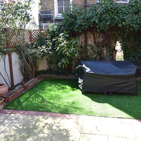London Stratford - Spacious 2 Bed Flat With Secured Parking & Private Garden Eksteriør billede