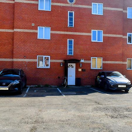 London Stratford - Spacious 2 Bed Flat With Secured Parking & Private Garden Eksteriør billede