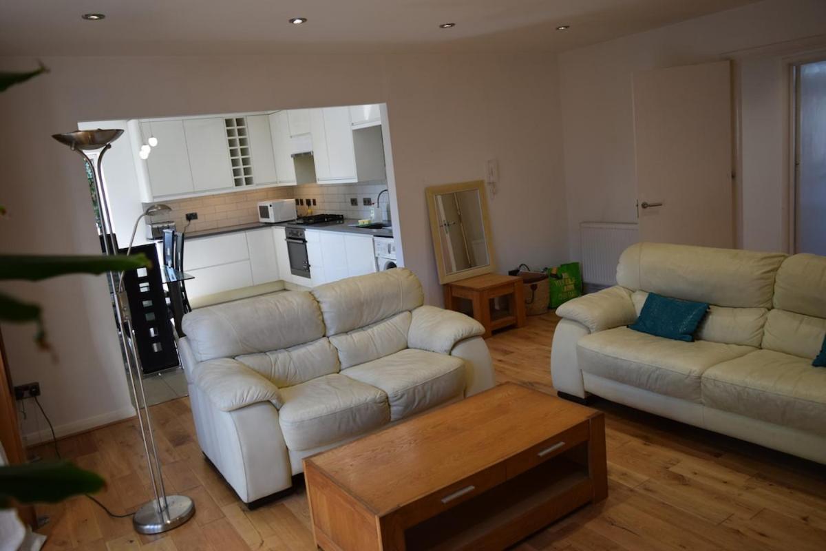 London Stratford - Spacious 2 Bed Flat With Secured Parking & Private Garden Eksteriør billede