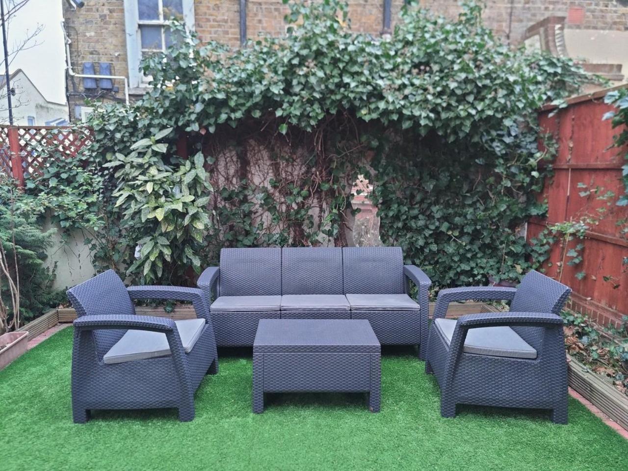 London Stratford - Spacious 2 Bed Flat With Secured Parking & Private Garden Eksteriør billede