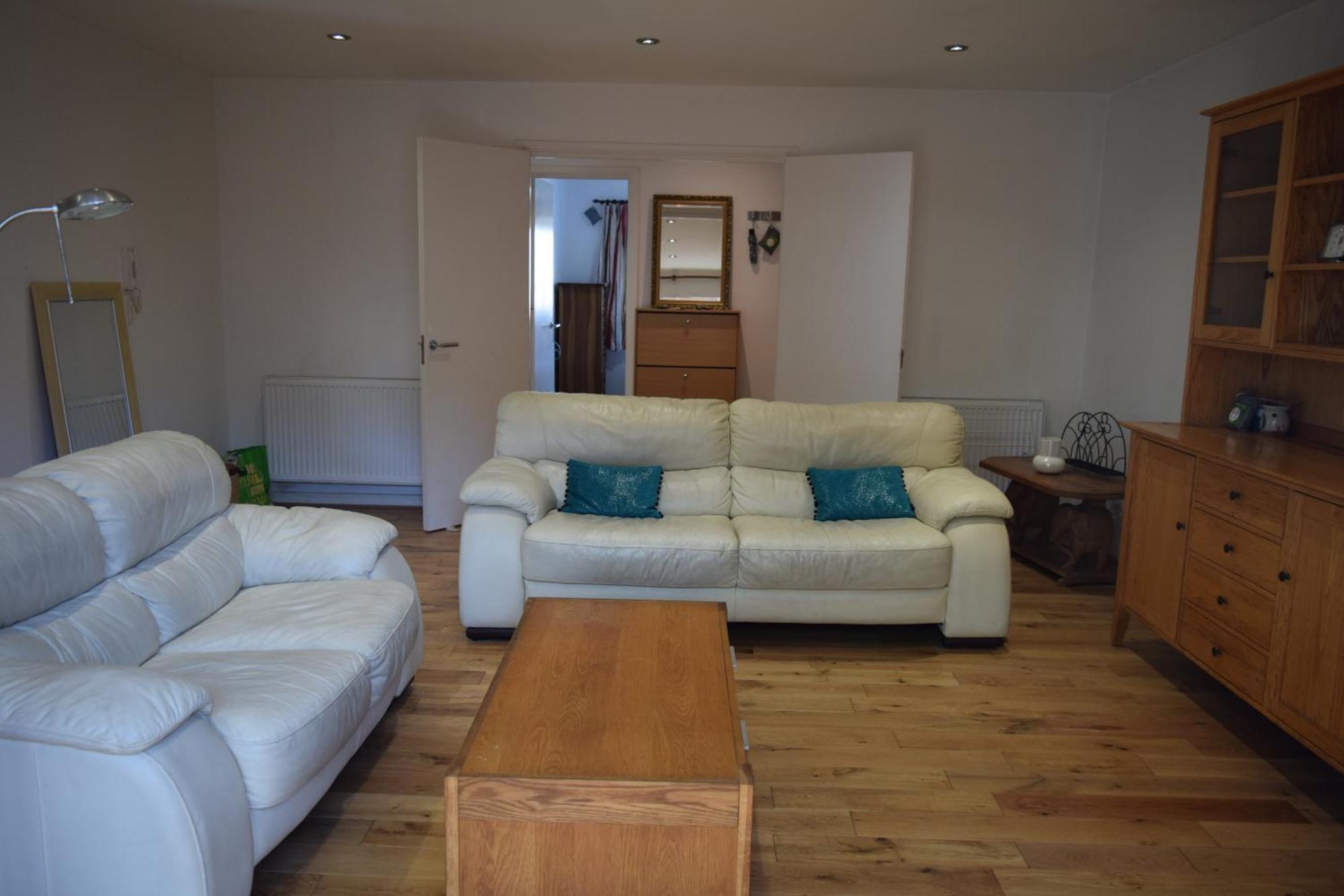 London Stratford - Spacious 2 Bed Flat With Secured Parking & Private Garden Eksteriør billede