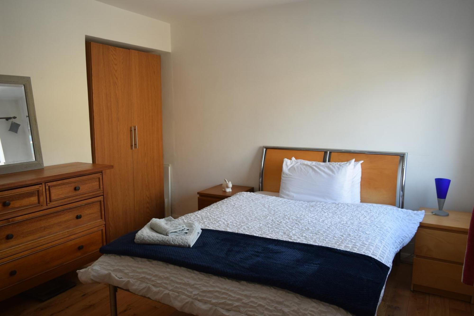 London Stratford - Spacious 2 Bed Flat With Secured Parking & Private Garden Eksteriør billede