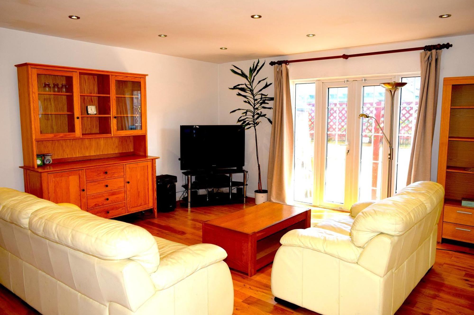 London Stratford - Spacious 2 Bed Flat With Secured Parking & Private Garden Eksteriør billede