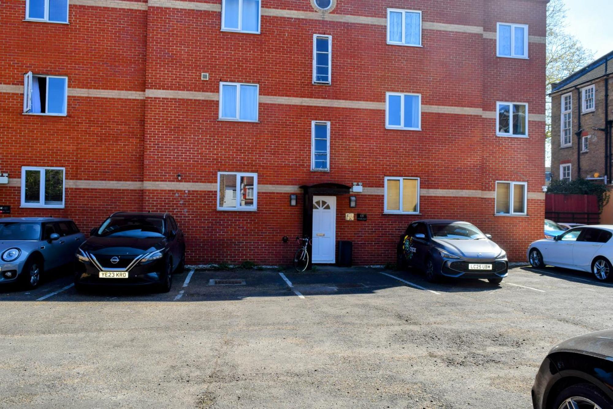 London Stratford - Spacious 2 Bed Flat With Secured Parking & Private Garden Eksteriør billede
