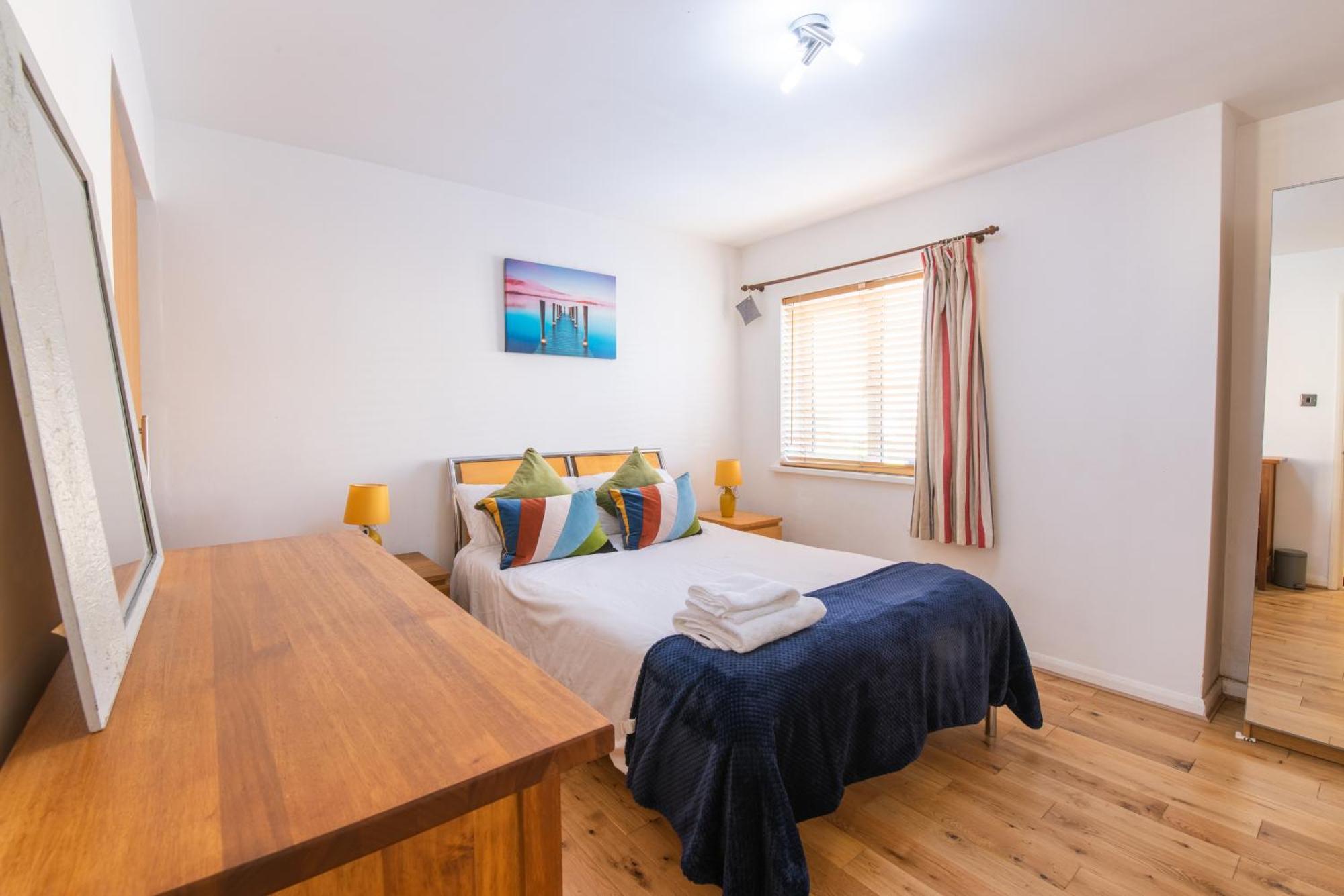 London Stratford - Spacious 2 Bed Flat With Secured Parking & Private Garden Eksteriør billede