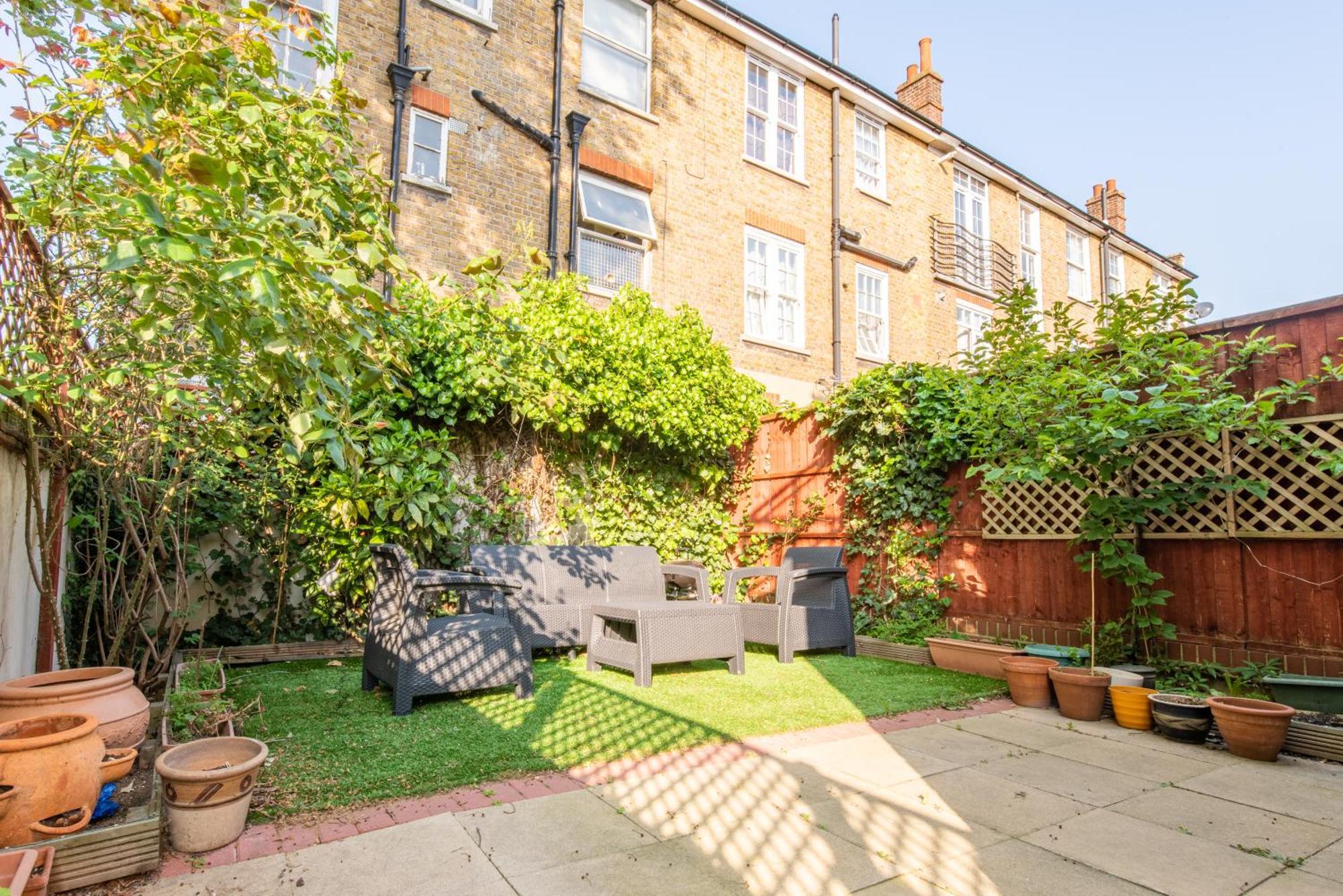 London Stratford - Spacious 2 Bed Flat With Secured Parking & Private Garden Eksteriør billede