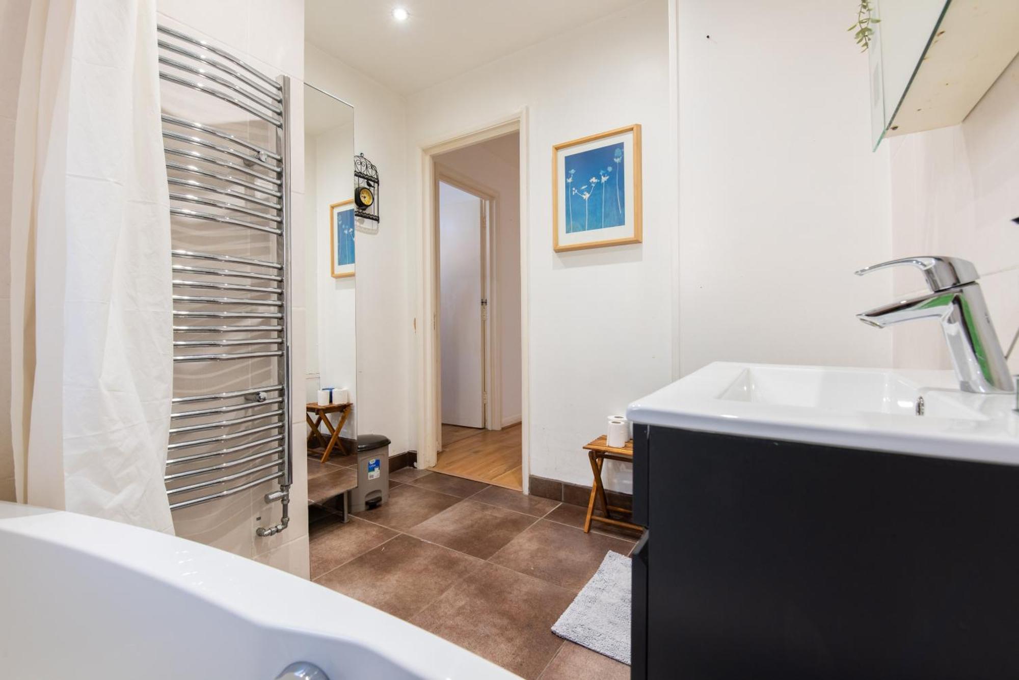 London Stratford - Spacious 2 Bed Flat With Secured Parking & Private Garden Eksteriør billede